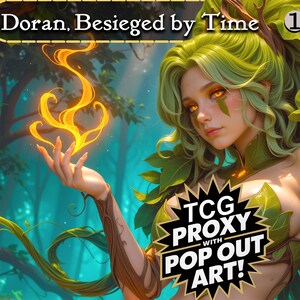 Puede incluir: Una carta de arte de fantasía que presenta a una mujer con cabello verde y vestimenta de hojas, sosteniendo una llama naranja brillante. La carta está etiquetada como "Doran, Besieged by Time" e incluye el texto "TCG PROXY WITH POP OUT ART!"