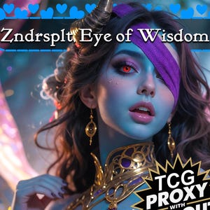 Könnte beinhalten: Eine digitale Illustration einer Figur mit blauer Haut, dunklem welligem Haar und einem leuchtend roten Auge. Die Figur trägt eine violette Augenklappe, einen goldenen Filigrankragen und goldene Ohrhänger. Text Zndrsplt, Eye of Wisdom und TCG PROXY.