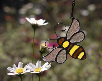 Stained Glass Bee Window Hanging Suncatcher, Insect Glass Art, Custom Bee Glass Ornament, Glass Art, Father's Day Gift, Bee Lover's Gift