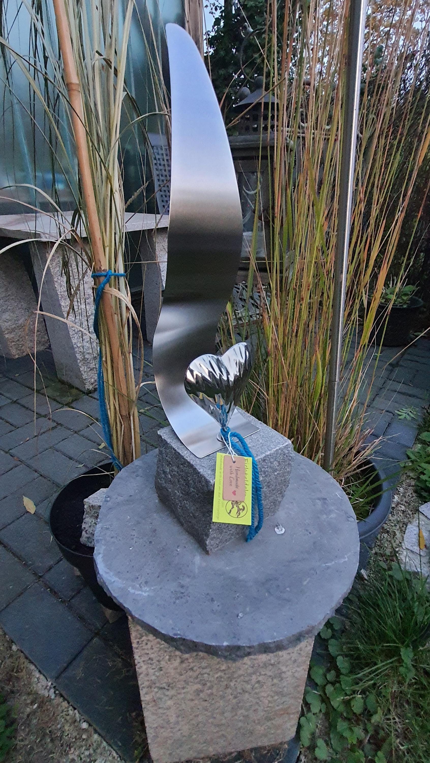Gartenfigur Libelle Aus Kunstharz – Wetterfeste Dekofigur Mit Metallspieß Für Beet, Terrasse Oder Grab