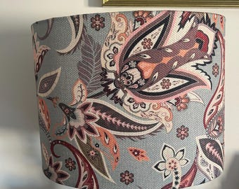 Abajur oval de 30 cm de diâmetro