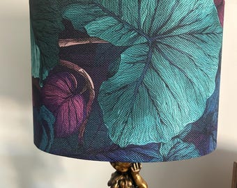 Abajur oval de 30 cm de diâmetro