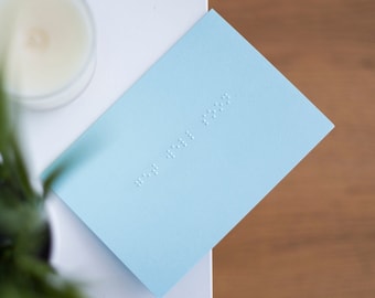 Cartão de Boas-Vindas em Braille - Cartão Tátil Azul Pastel para Cegos e Deficientes Visuais