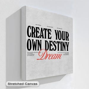 以下が含まれることがあります： 「CREATE YOUR OWN DESTINY」という言葉が黒い太字で書かれた白いキャンバスアート。 「Dream」という単語は赤い筆記体で書かれています。 追加のテキストには「Stay Strong」、「Stay Motivated」、「Stay Resilient」が含まれています。
