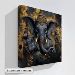 Blauwe canvas muurkunst Ganesha: hindoegod met gouden accenten, natuurlijke lijst
