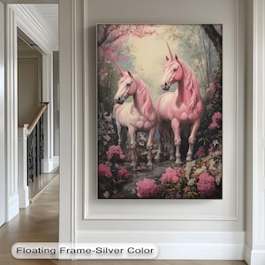 Stampa su tela con unicorno rosa fantasy – Scena floreale nella foresta, decorazione magica e mitica per la cameretta delle bambine o l'asilo nido, stampa verticale con cornice.