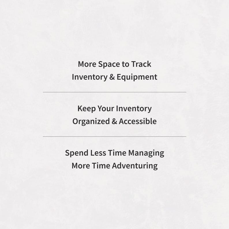 K&ouml;nnte beinhalten: Eine wei&szlig;e Grafik mit schwarzem Text: More Space to Track Inventory & Equipment, Keep Your Inventory Organized & Accessible und Spend Less Time Managing More Time Adventuring, getrennt durch zwei d&uuml;nne schwarze Linien.