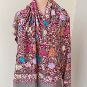 Exclusivo chal de pashmina de diseñador de flores / Pashmina pura 100% hecha a mano / bordado de aguja / cálido, suave y hermoso / lujo / 40x80 pulgadas