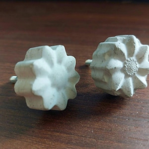Handmade Concrete Flower Cabinet Knobs, Minimalist Light Grey Handles (Set of 2)