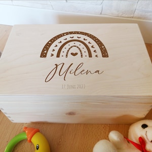 Gepersonaliseerde gegraveerde houten geheugendoos, cadeau voor pasgeborene