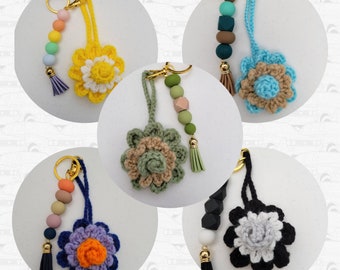 Handmade crocheted flowers women Keychain