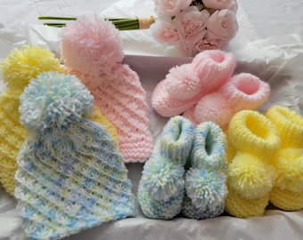 Handmade knit  beanie and booties 0-3 months