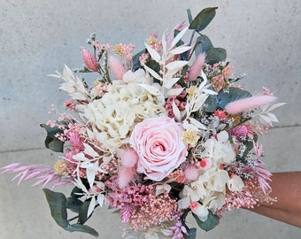 Bouquet de mariée en fleurs séchées et rose éternelle