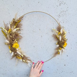 Customizable dried flower crown