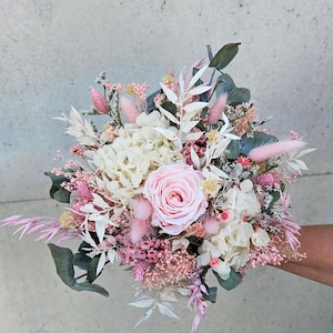 Brautstrauß „CHARLOTTE“ aus Trockenblumen und ewiger Rose/Eternal Rose Boutonniere