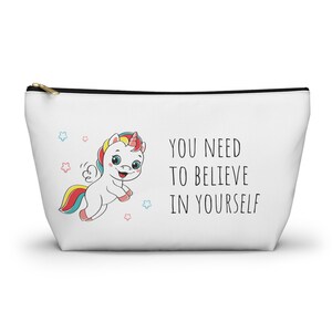 Pochette pour accessoires licorne avec fond en T