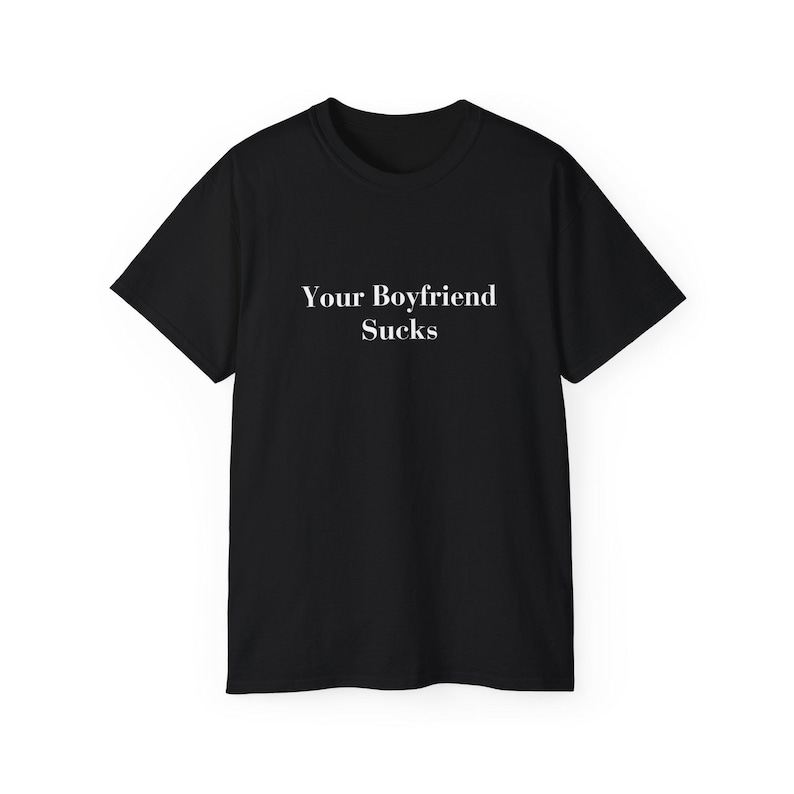 Your Boyfriend Sucks T-shirt Sarcastic Weirdcore Shirt Y2K Funny It Girl Tee ongepast iconische slogan tshirt Hot Girl Empowerment Tee Black
