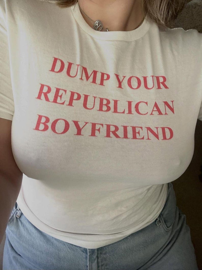 Dump Ihre punischen Freund-T-shirt Politisches Statement T-Shirt Demokratische lustige Woke Shirt sarkastischer Humor Tshirt Inspirierendes Shirt Bild 1