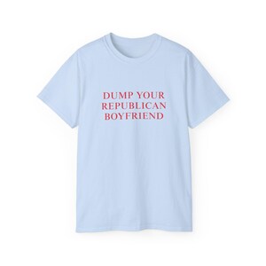 Dump Ihre punischen Freund-T-shirt Politisches Statement T-Shirt Demokratische lustige Woke Shirt sarkastischer Humor Tshirt Inspirierendes Shirt Light Blue