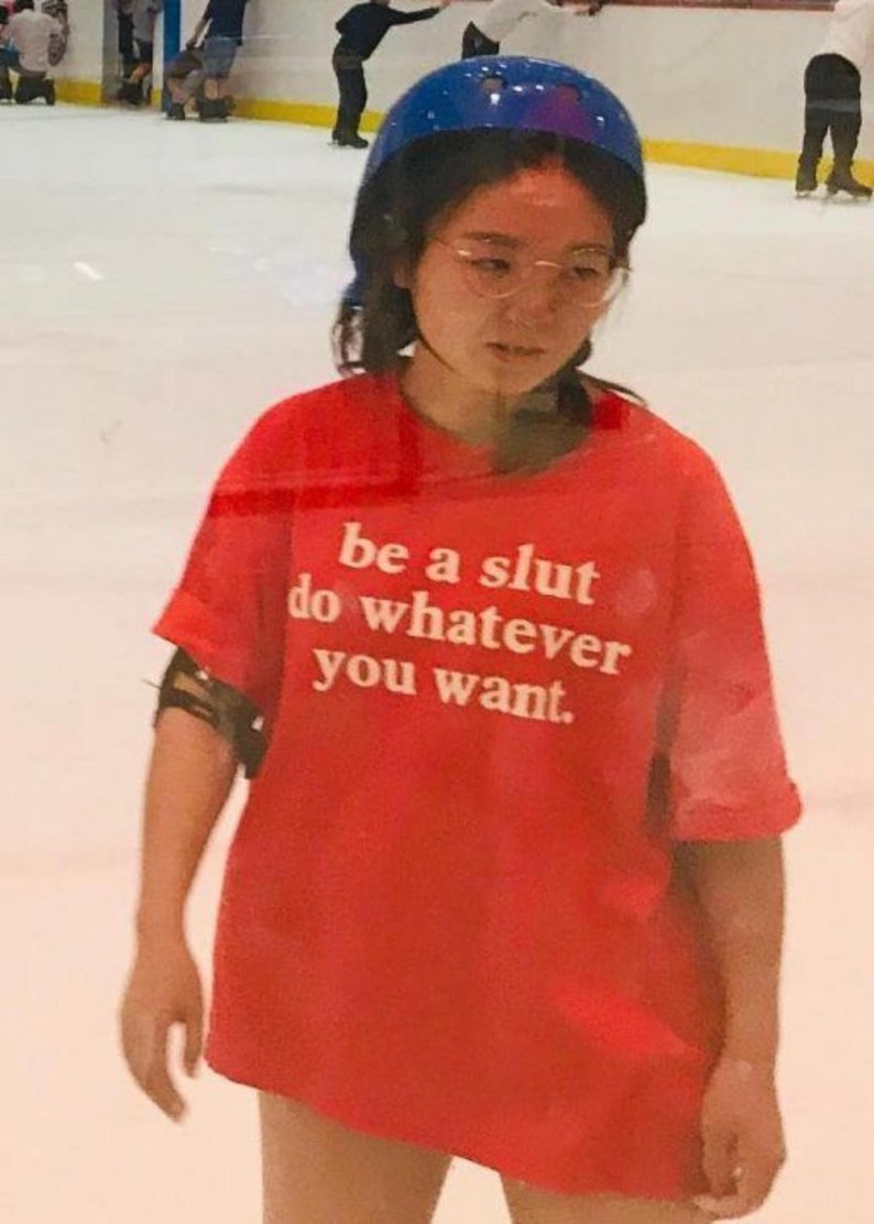 Seien Sie eine Schlampe, tun Sie, was auch immer Sie wollen T-Shirt Mädchen-Power-Hemd Schlampe Era T-Shirt sarkastisches T-Shirt Y2K Ästhetik Es Mädchen-T-Shirt Lustiges Zitat T-Shirt Bild 1