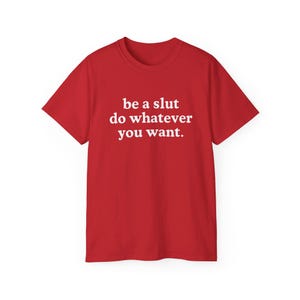 Seien Sie eine Schlampe, tun Sie, was auch immer Sie wollen T-Shirt Mädchen-Power-Hemd Schlampe Era T-Shirt sarkastisches T-Shirt Y2K Ästhetik Es Mädchen-T-Shirt Lustiges Zitat T-Shirt Red
