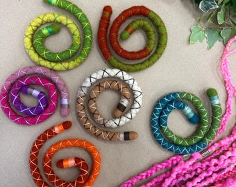 Spiral Dreadlock Haarband, biegsame flexible Dreads Krawatte, Dreadlocks Accessoire, Wolle Spirale für Dreadlocks, Lock Tie, handgemachte Wolle Haargummi