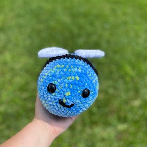 Crochet Jumbo Bee