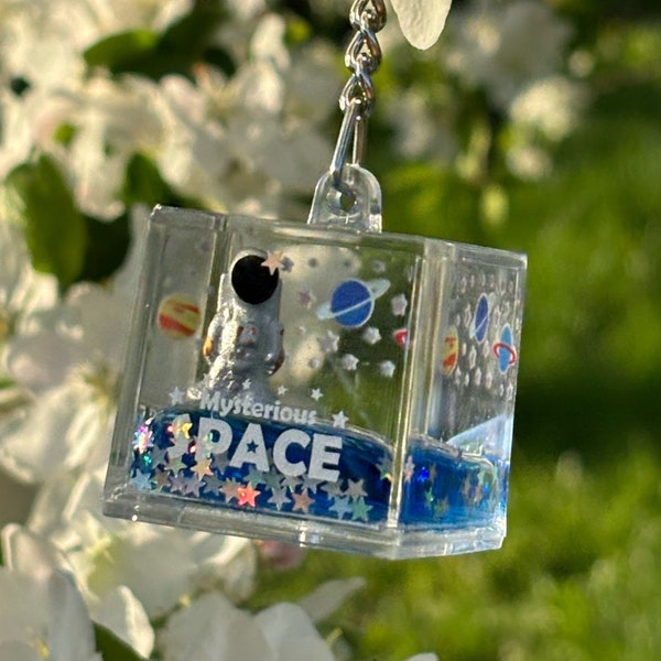 Keychain Bag Keychain Magic Space Keychain Cute Toy Astronaut Funny Puppe doll Gift for Girl Transparent keychain with liquid inside