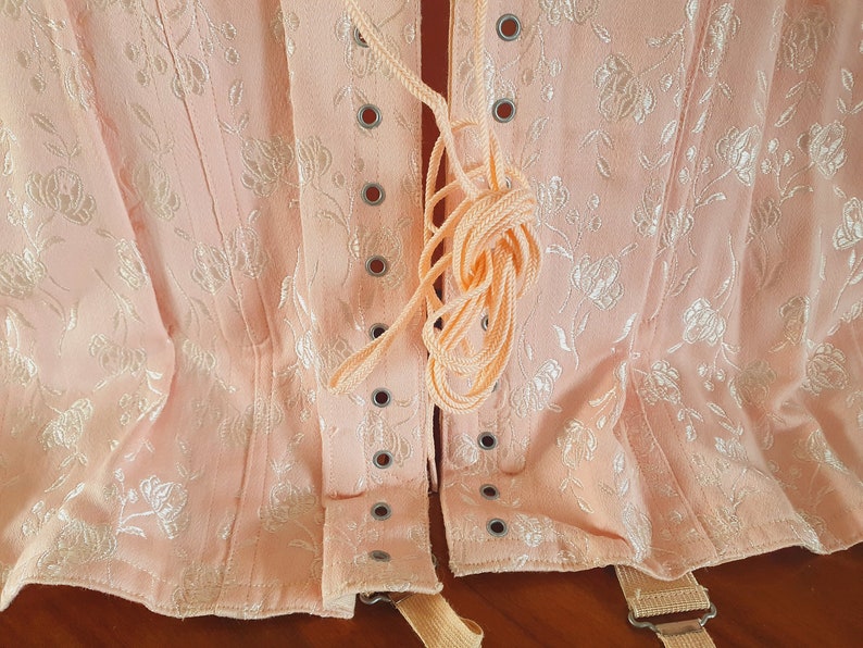 Gaine corset porte jarretelle rose vintage avec lacet 191 image 5