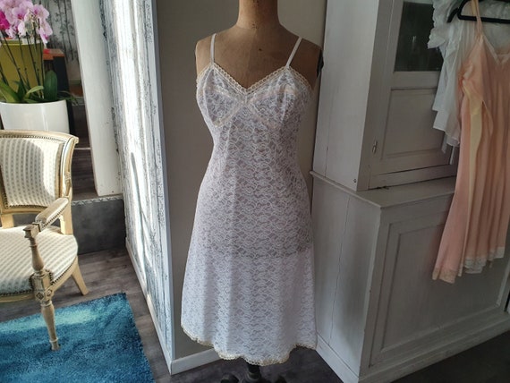 Jolie Combinaison Vintage Dentelle T40/42 - Fond De Robe Blanc Cassé - Non Porté