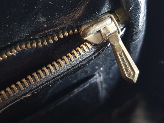 Vintage black leather handbag - image 8