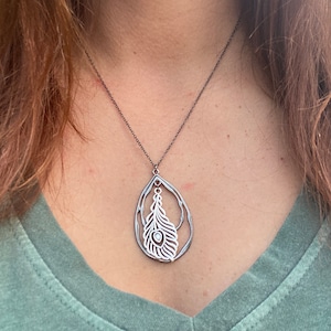 Beautiful Handmade 18&quot; Silver Peacock Feather Necklace, 1.2MM Metal Chain with Metal Pendants