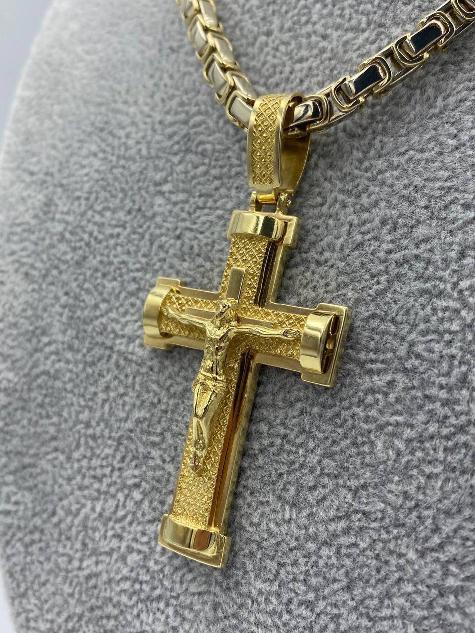 Men's Necklace 14K Gold Cross Pendant for Men Thick Gold Cross Chain