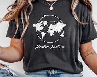 T-Shirt Weltkarte Reise Shirt, Abenteuer erwartet, Reisende T-Shirt, Flugzeug-Modus Shirt,