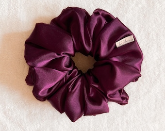 Lila silkeslen satin överdimensionerad scrunchie | Handgjord håraccessoar