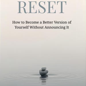 Op de afbeelding: Boekomslag met de titel "SILENT RESET" in grote, grijze letters. De ondertitel luidt "How to Become a Better Version of Yourself Without Announcing It." Een stapel stenen ligt in het water en creëert rimpelingen.