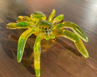 2020 UV Reactive Handmade Tarantula Glass Pendant (FlorinGlass)