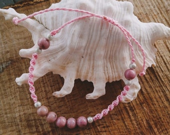 Roze Macrame Rhodoniet armband