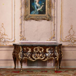 Kommode aus dem Schlafzimmer Ludwigs XV. in Versailles