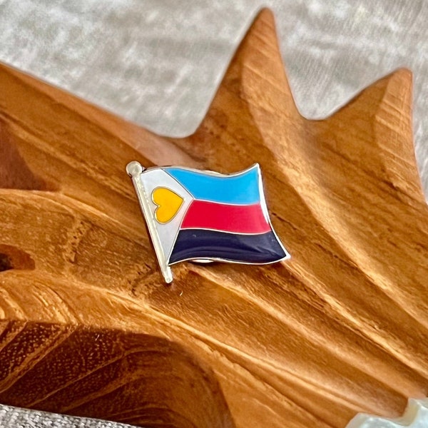 Tricolor Polyamorie Pin | Poly Pin | Poly Flag Anstecknadel | Pride Pin | Hart Emaille Anstecknadel | Pride Badge Pin | Poly Flagge