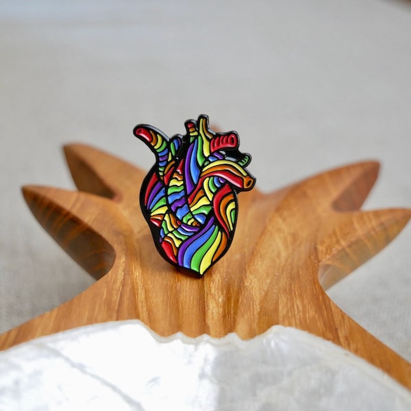 Human Heart | Pride Pin | Emaille Anstecknadel | Pride Badge Pin | LGBT Pin | Pride Merch | Anstecknadel anatomisches Herz