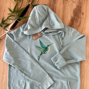 Kapuzensweatshirt bestickt mit Kolibri aus 100% Biobaumwolle, vegan, ökologisch und ethisch, Geschenk, Krafttier, gemütlich für den Herbst Bild 4
