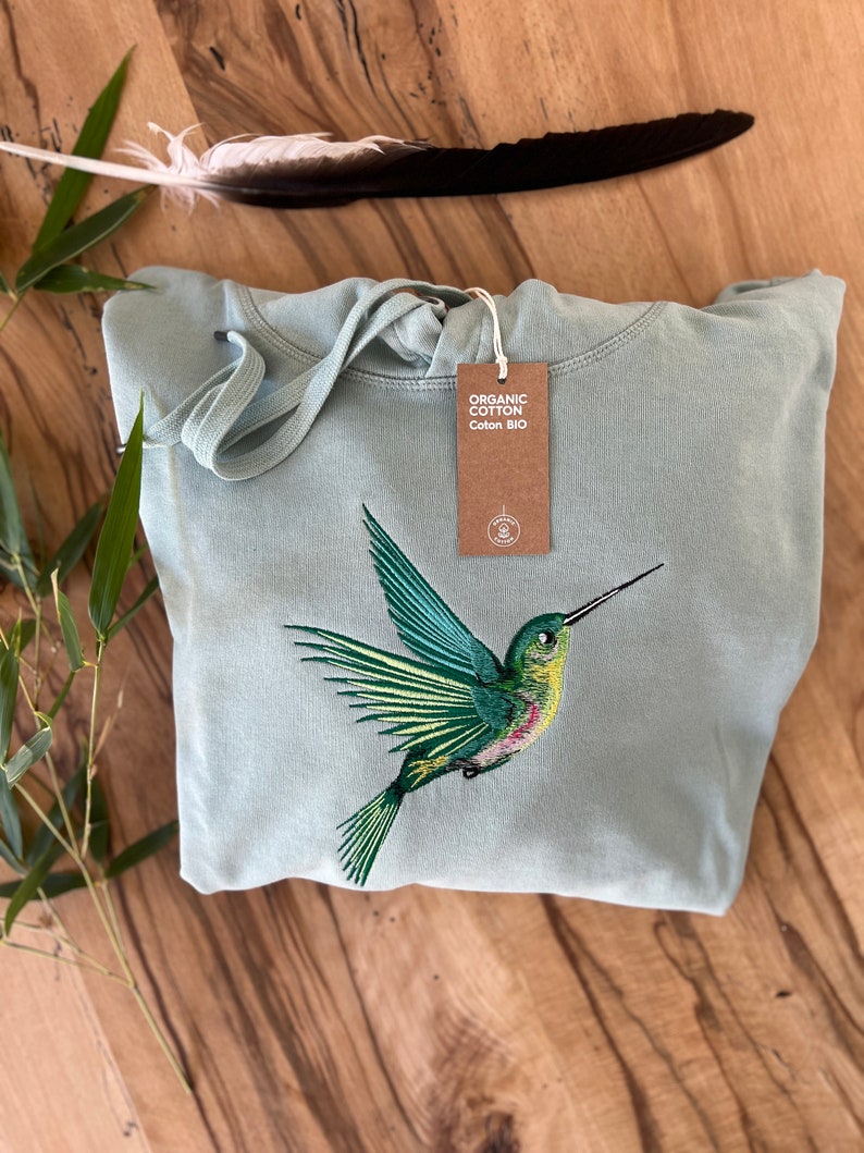 Kapuzensweatshirt bestickt mit Kolibri aus 100% Biobaumwolle, vegan, ökologisch und ethisch, Geschenk, Krafttier, gemütlich für den Herbst Bild 5