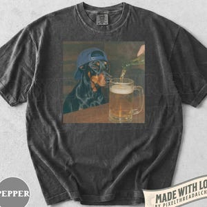Maglietta divertente con un Doberman che beve birra, maglietta grafica con meme sarcastico e divertente di un Doberman Pinscher, regalo divertente per cani per uomo e donna, maglietta