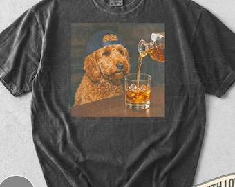 Lustiges Goldendoodle trinkender Whisky Shirt, dummes sarkastisches Gekritzel-Neuheits-Meme-Grafik-T-Stück, lustiger Hund Geschenk Männer Frauen, T-Shirt