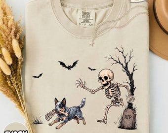 Camiseta de Halloween con diseño de perro pastor australiano, camiseta divertida con esqueleto de perro pastor australiano, regalo espeluznante para amantes de los perros (hombres y mujeres), camiseta de Halloween de colores cómodos.