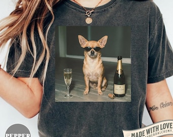 Grappige chihuahua drinken champagne shirt, dier meme T-shirt, chihuahua minnaar cadeau, grappig hondenshirt, wijnliefhebber T-shirt, hond moeder cadeau