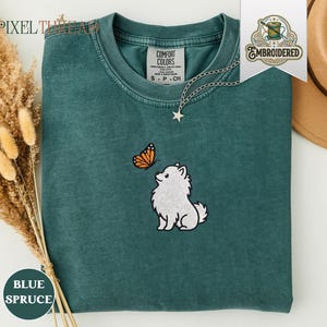 Camiseta bordada com um Pomeranian, camiseta divertida com estampa fofa de um Pomeranian, presente para amantes de cães, camiseta Comfort Colors