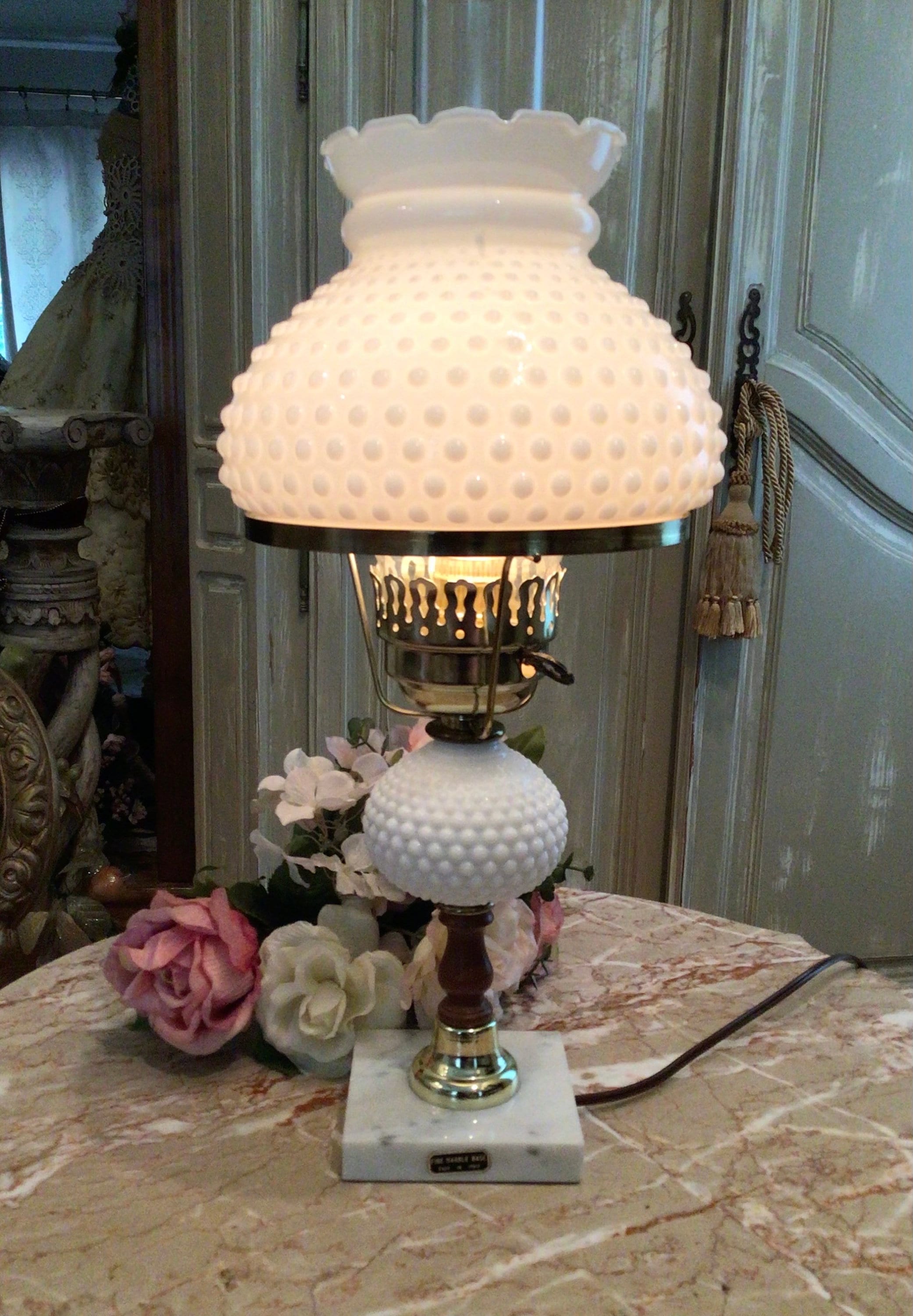 VINTAGE WHITE HOBTAIL Milk Glass Hurricane Table Lamp/ Mid-century