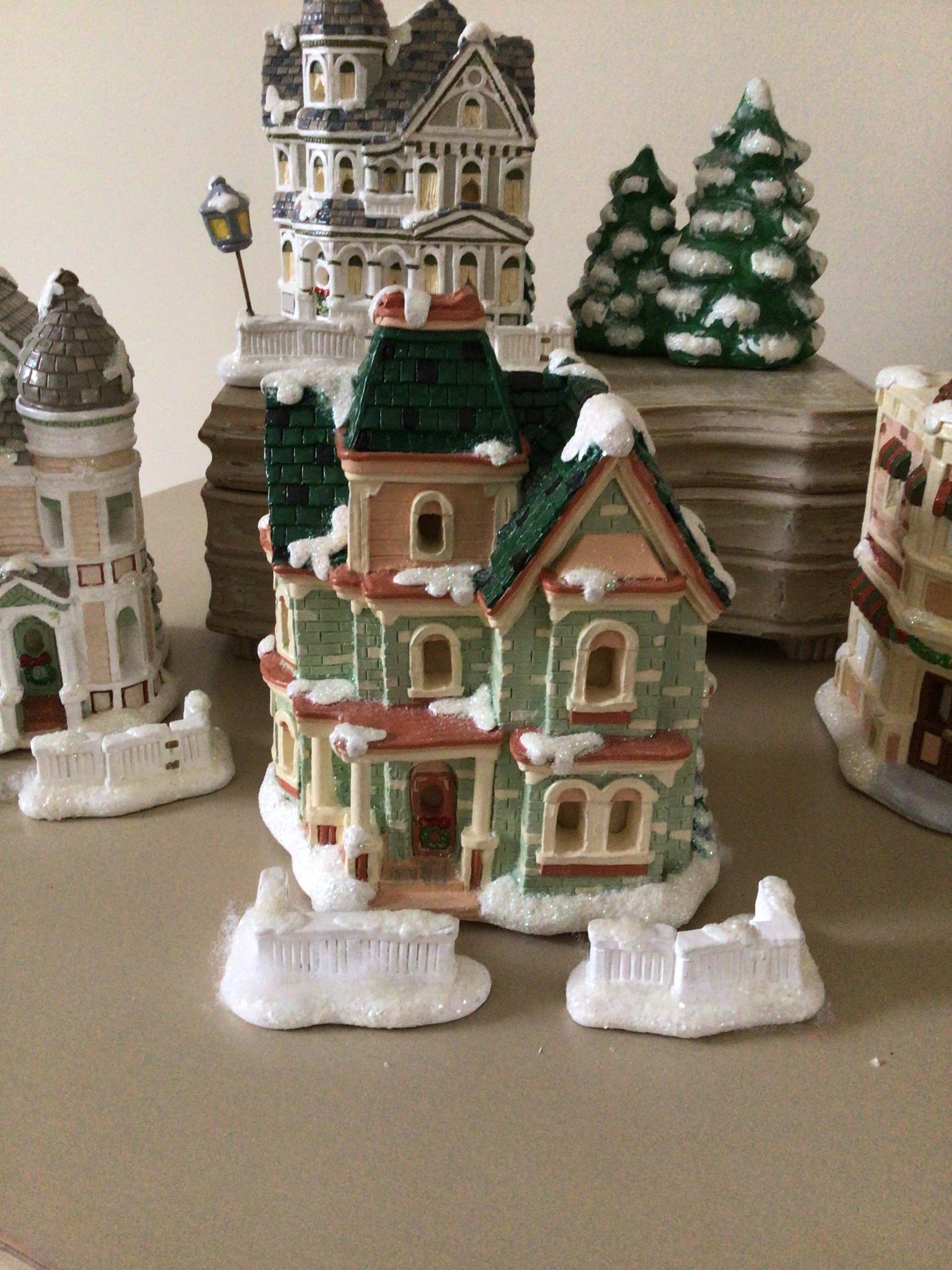 California Creations Wheaton House 10317 – Village à Peindre Scellé